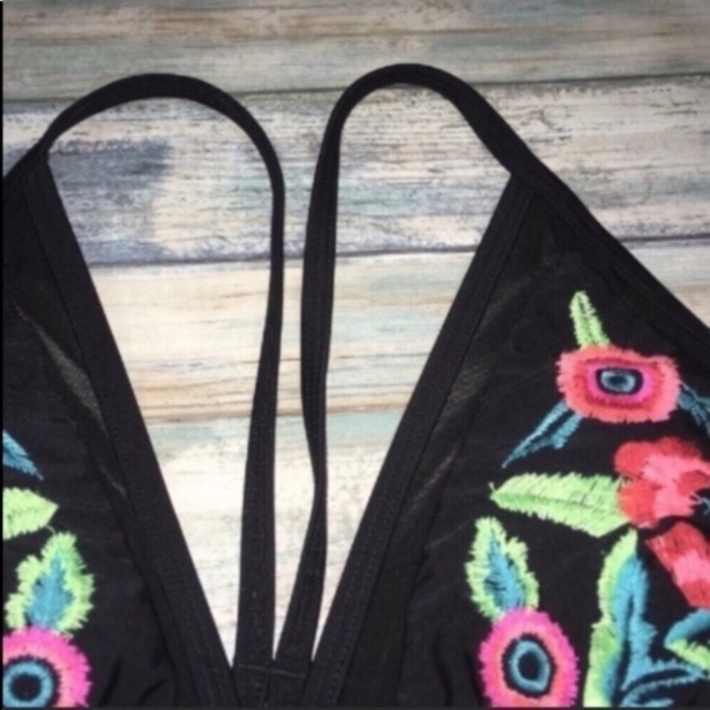 Xhilaration Floral Embroidered Bikini Top - Picture 5 of 6